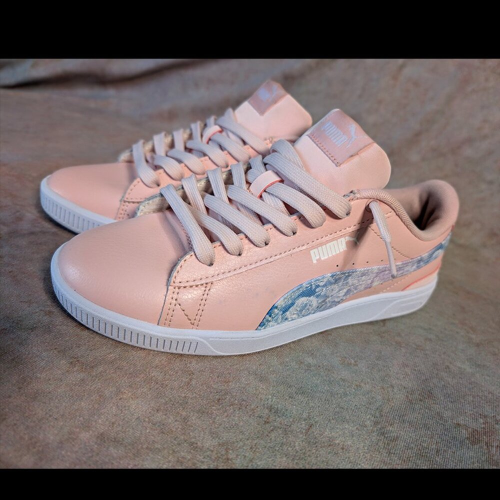 Pink Puma Vikky V3 Floral Stripe Sneaker Women's Size 8 Used -  Good Condition